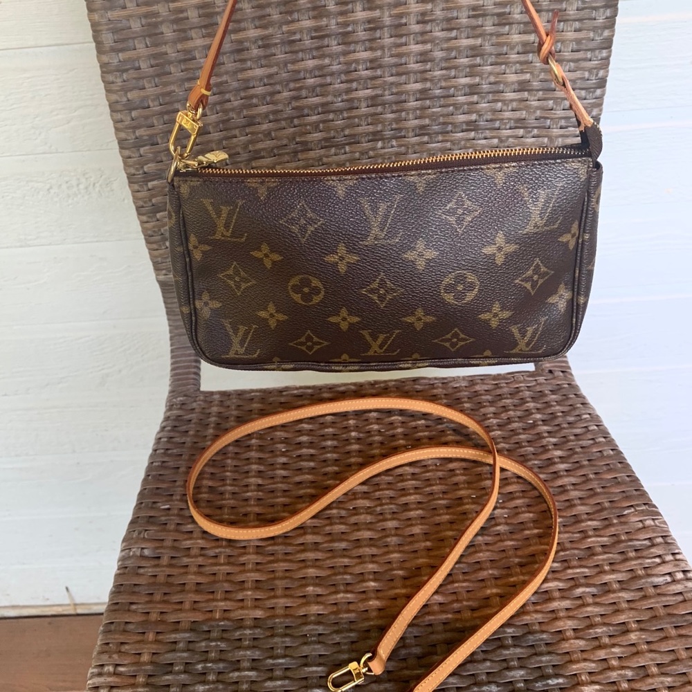 ❌ SOLD ❌ Authentic Louis Vuitton Pochette - Picture 3 of 7